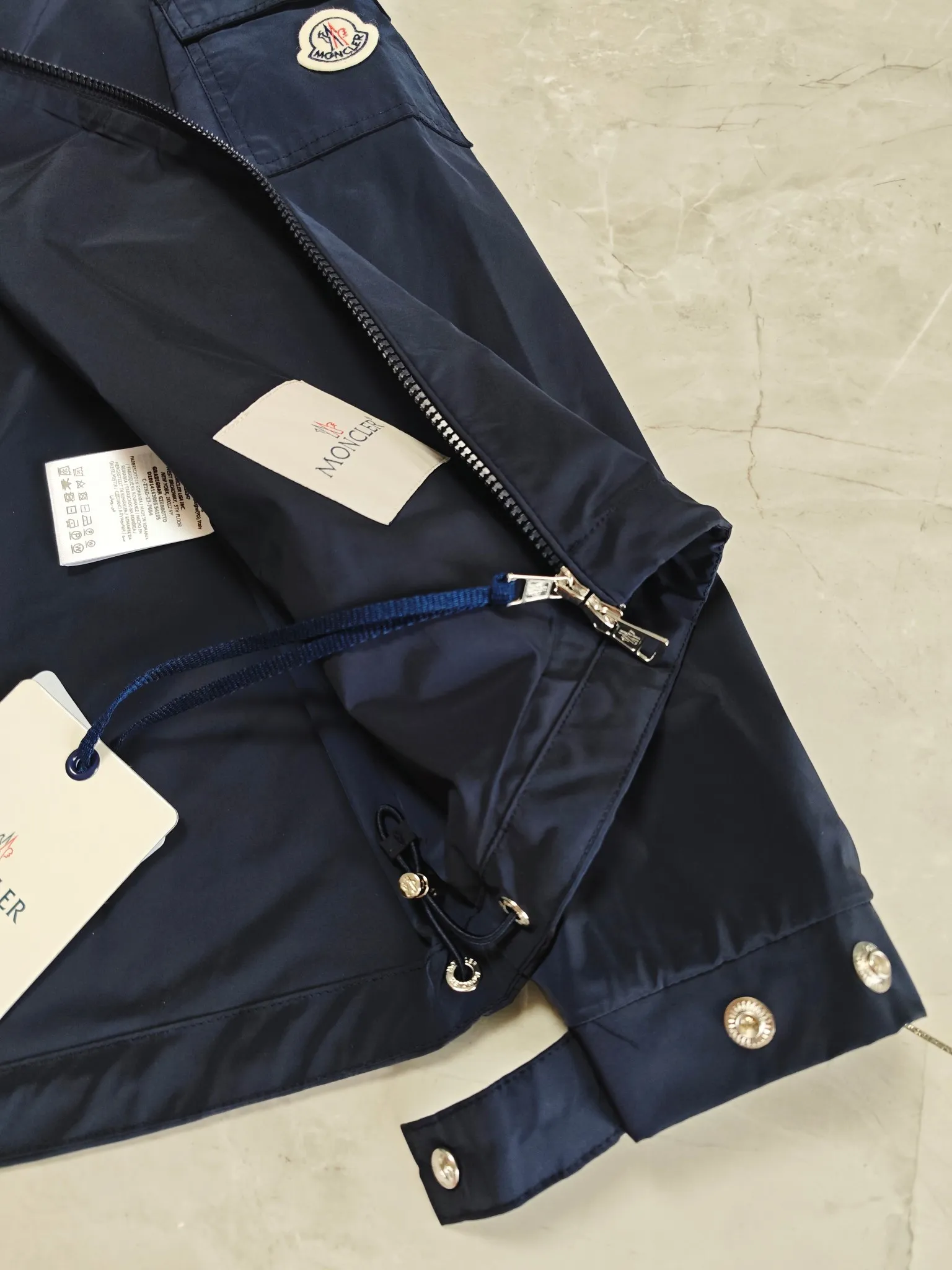 Moncler Classic ； ， ， ：Black，White， Navy Blue Sizes：1．2．3．4．5，〈M 3XL 👉